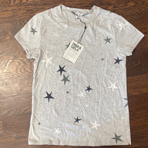 Pam & Gela Tops - NWT PAM & GELA Stars Graphic T-Shirt in Heather Grey, Size S